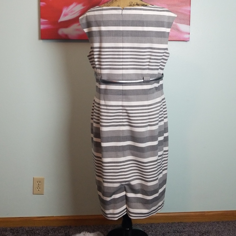 Dress - Picture 4 of 4